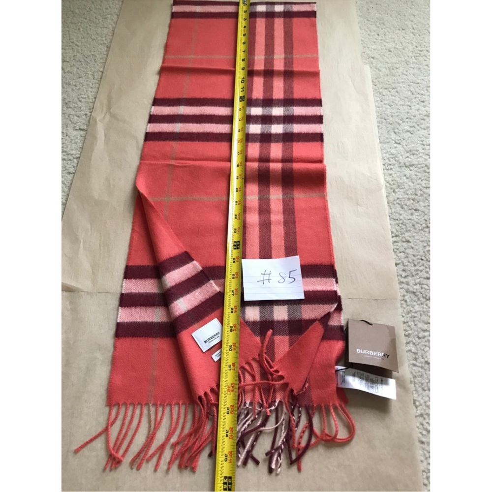 Nwt Burberry cashmere scarf - Picture 5 of 12